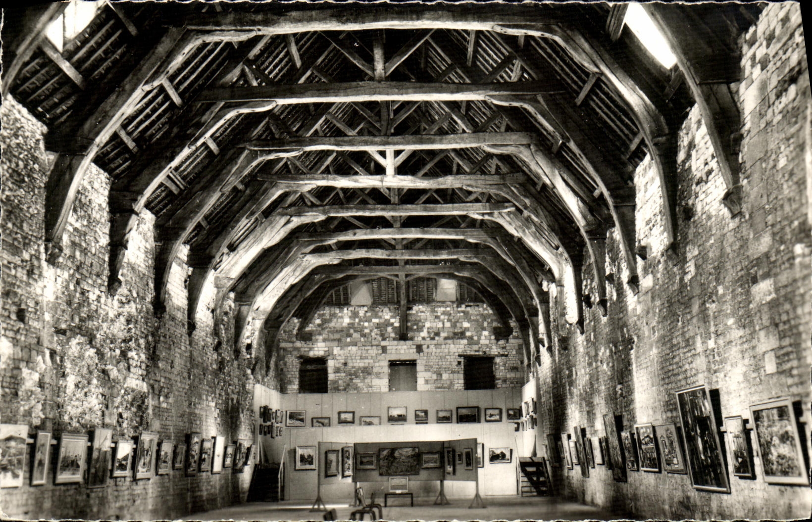 POSTAL MODERNA Honfleur el atico tiene pinturas de la exposicion de la sal