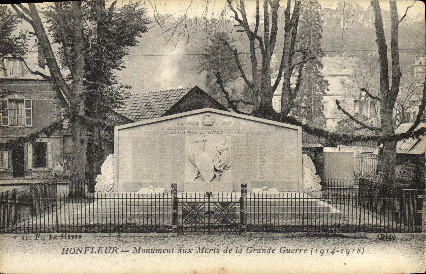 CPA Honfleur Monument aux Morts de la Grande Guerre Militaria