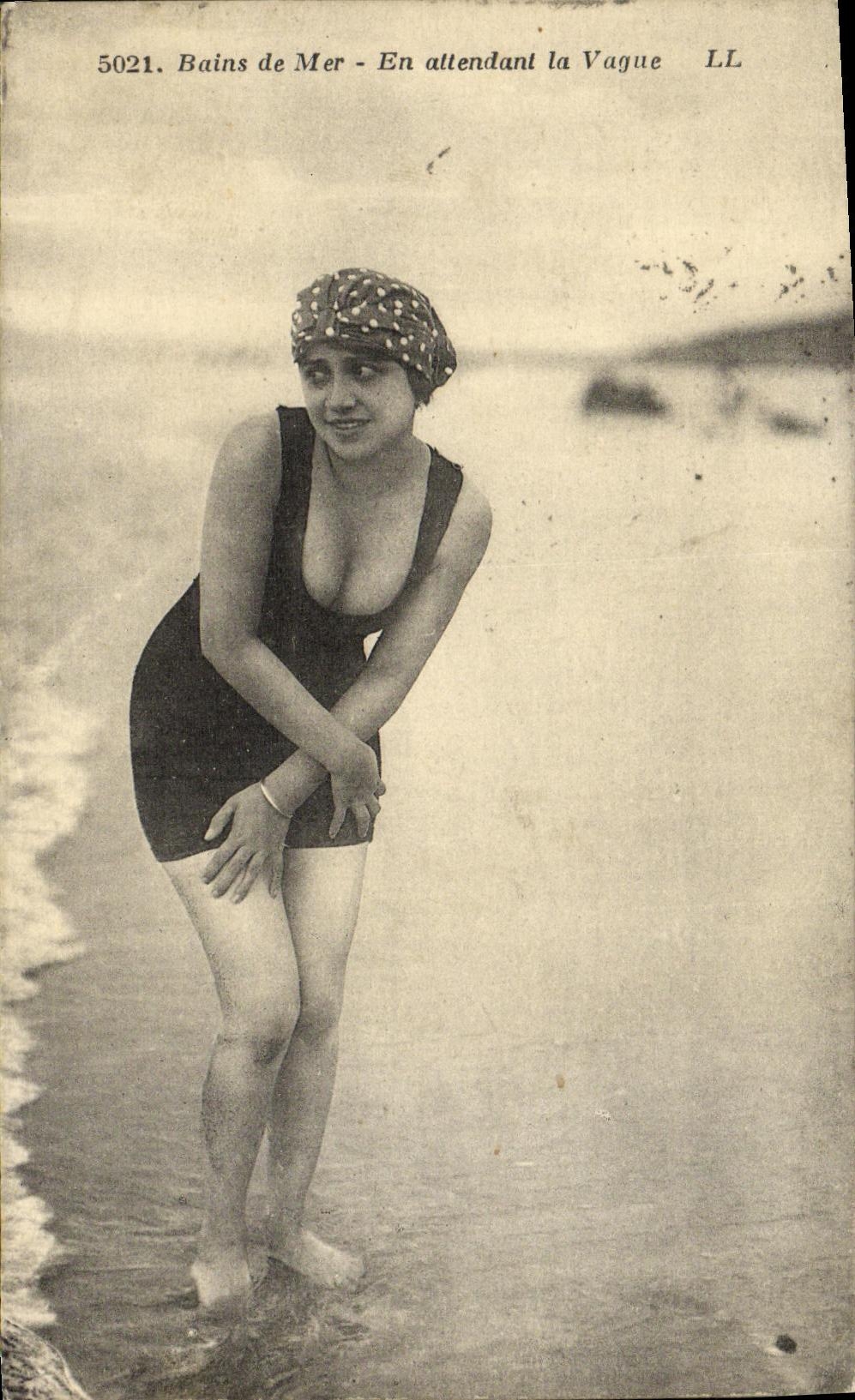 VINTAGE POSTCARD Sea bathings Woman While waiting for the vague Woman Bathing suit