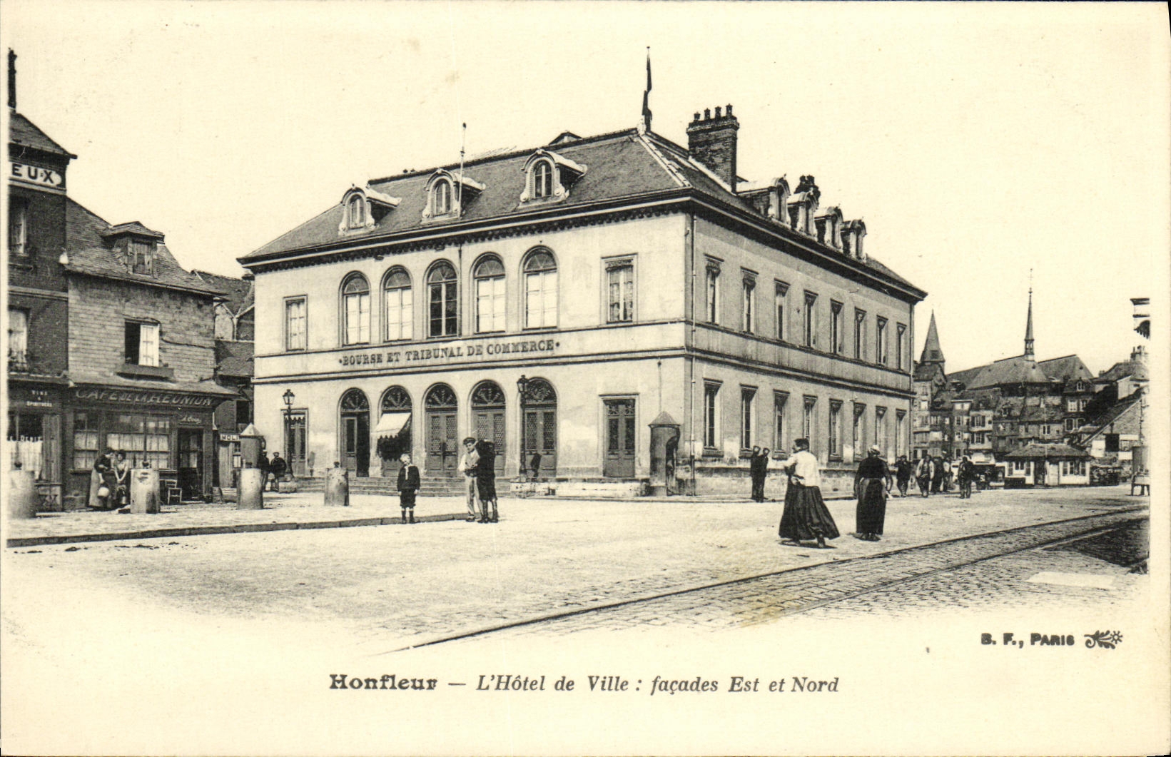 CPA Honfleur L Hotel de Ville Facades Est et Nord