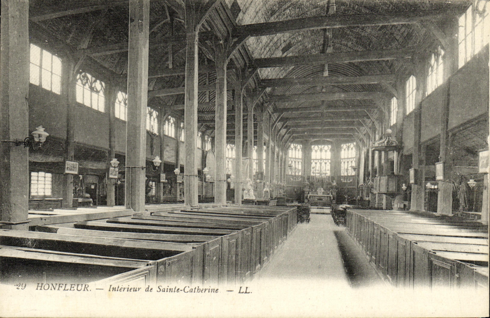 CPA Honfleur Interieur de L Eglise Sainte Catherine