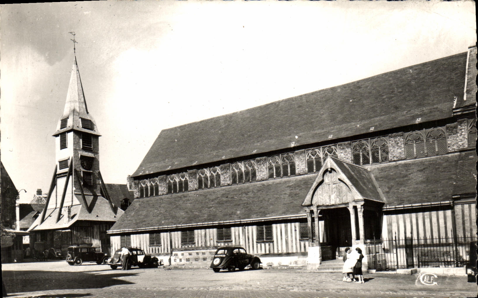CPM Honfleur L Eglise Clocher Sainte Catherine Automobile