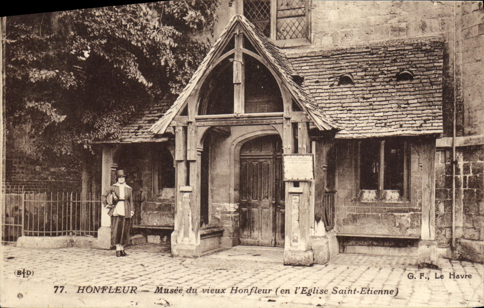 Museo de Honfleur de la POSTAL de la VENDIMIA del viejo hombre en L iglesia Etienne Saint