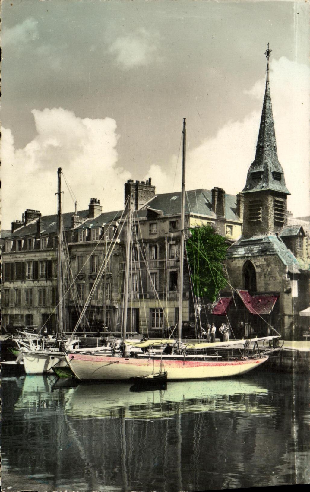 CPM Honfleur Eglise St Etienne Bateau Voilier 