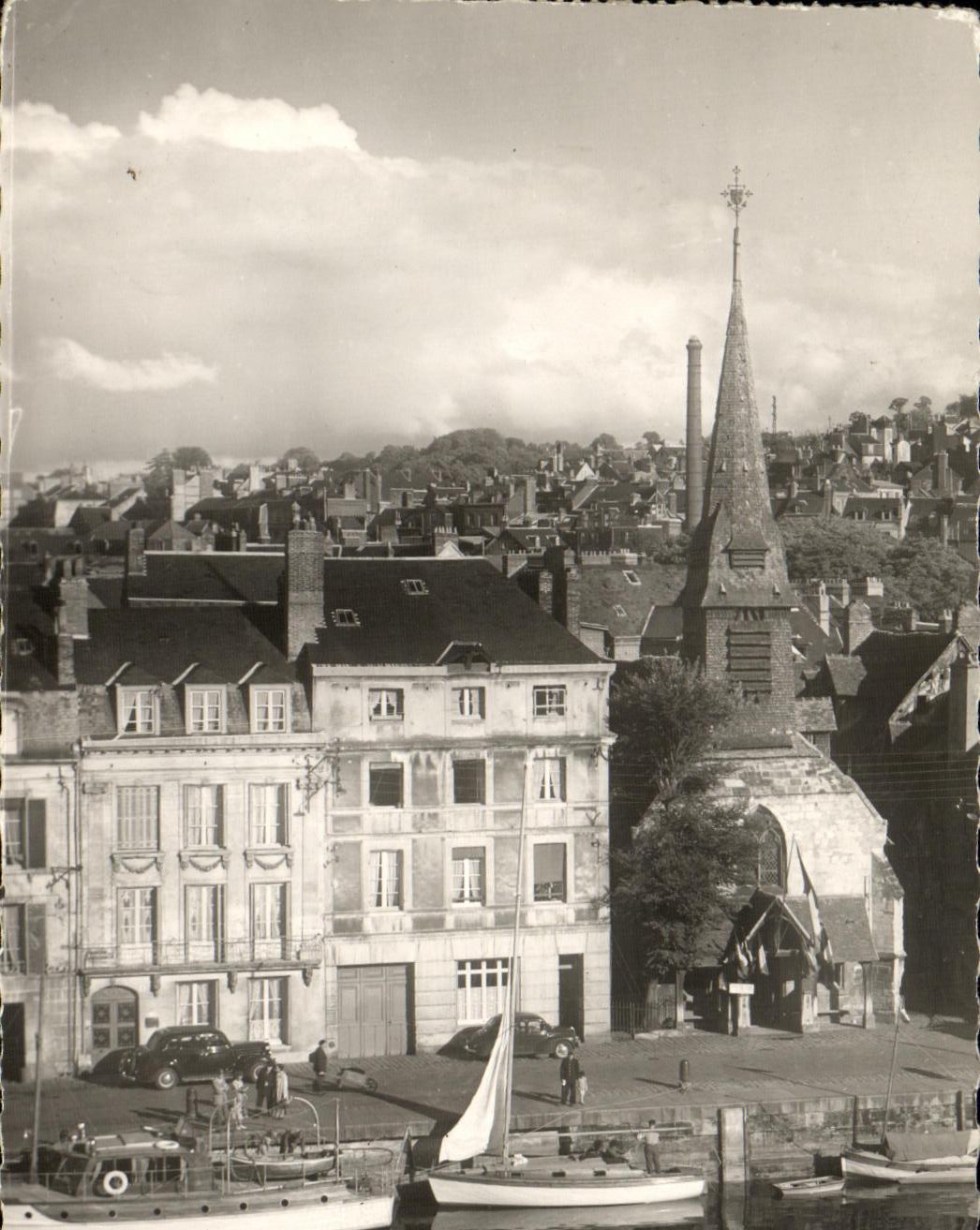 POSTAL MODERNA Honfleur los barcos del museo