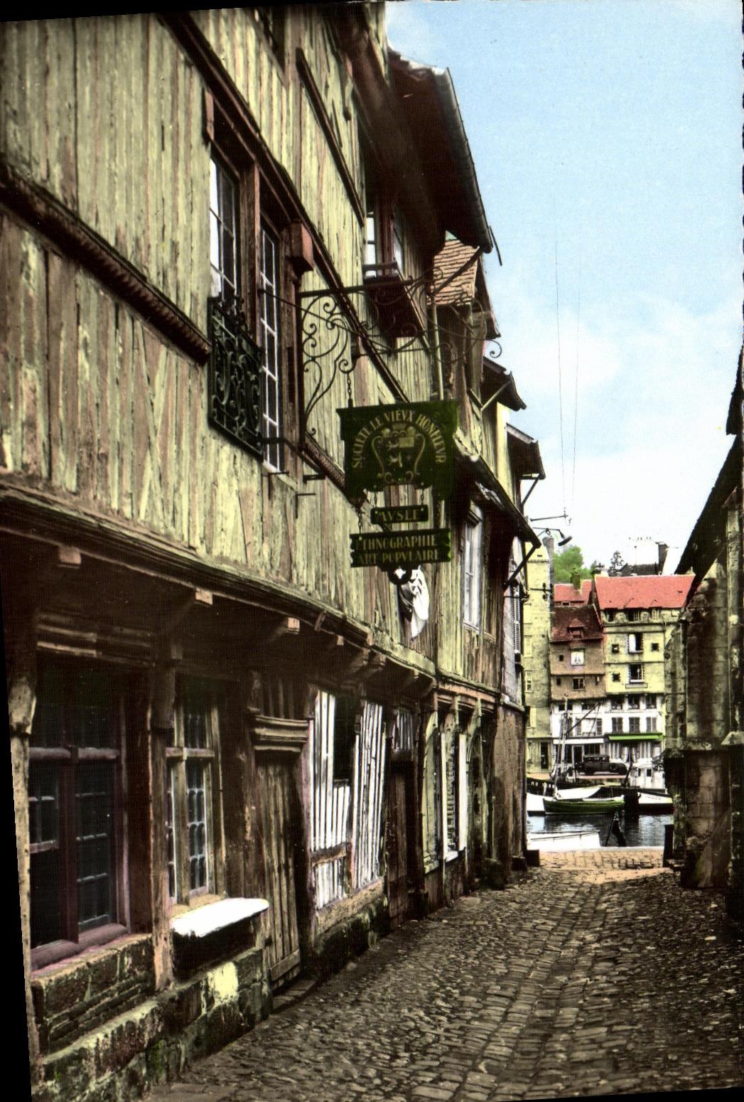 POSTAL MODERNA Honfleur el museo y la calle de la prision