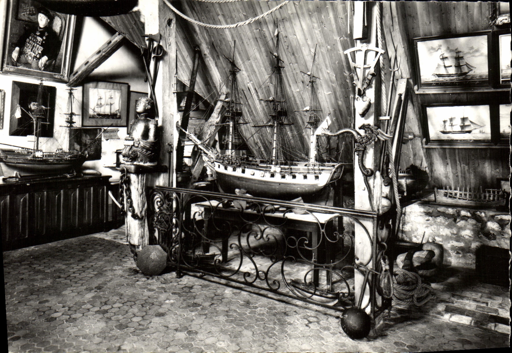 CPM Honfleur Le Musee Du Vieux Salle de la Marine Bateau Voilier