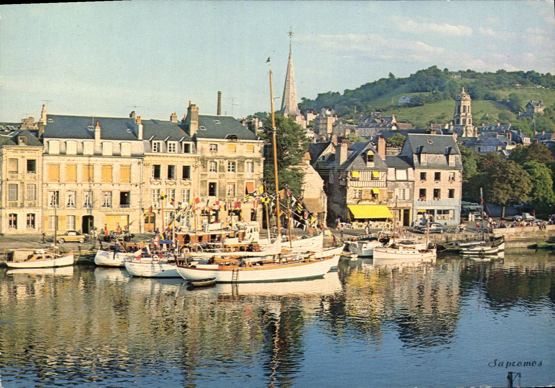 CPM Honfleur Vue Generale Sur Le Vieux Bassin Le jour de la fete des marins