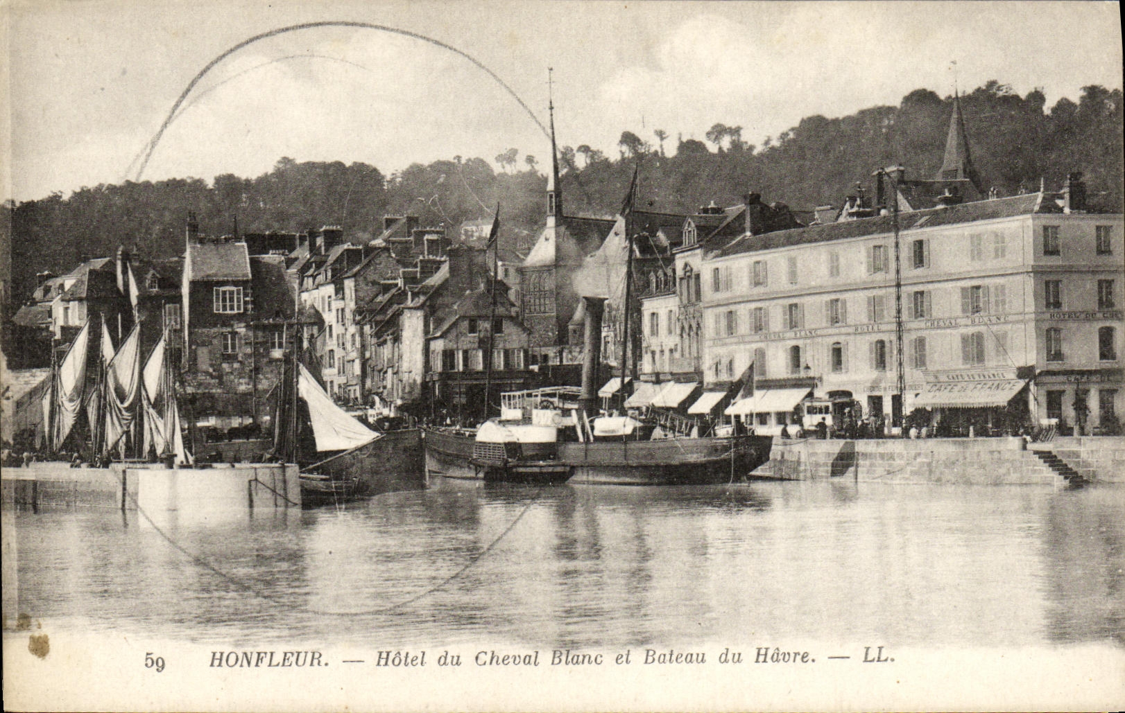 CPA Honfleur Hotel du Cheval Blanc et Bateau du Havre