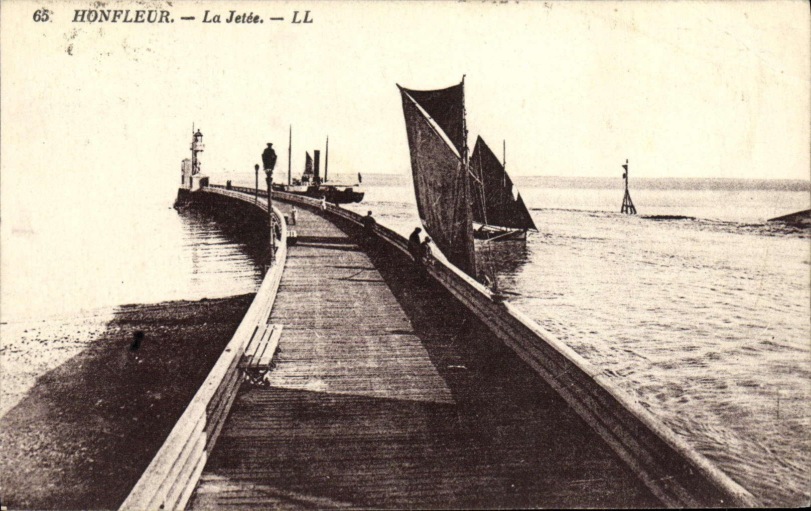 CPA Honfleur La Jetee Bateau