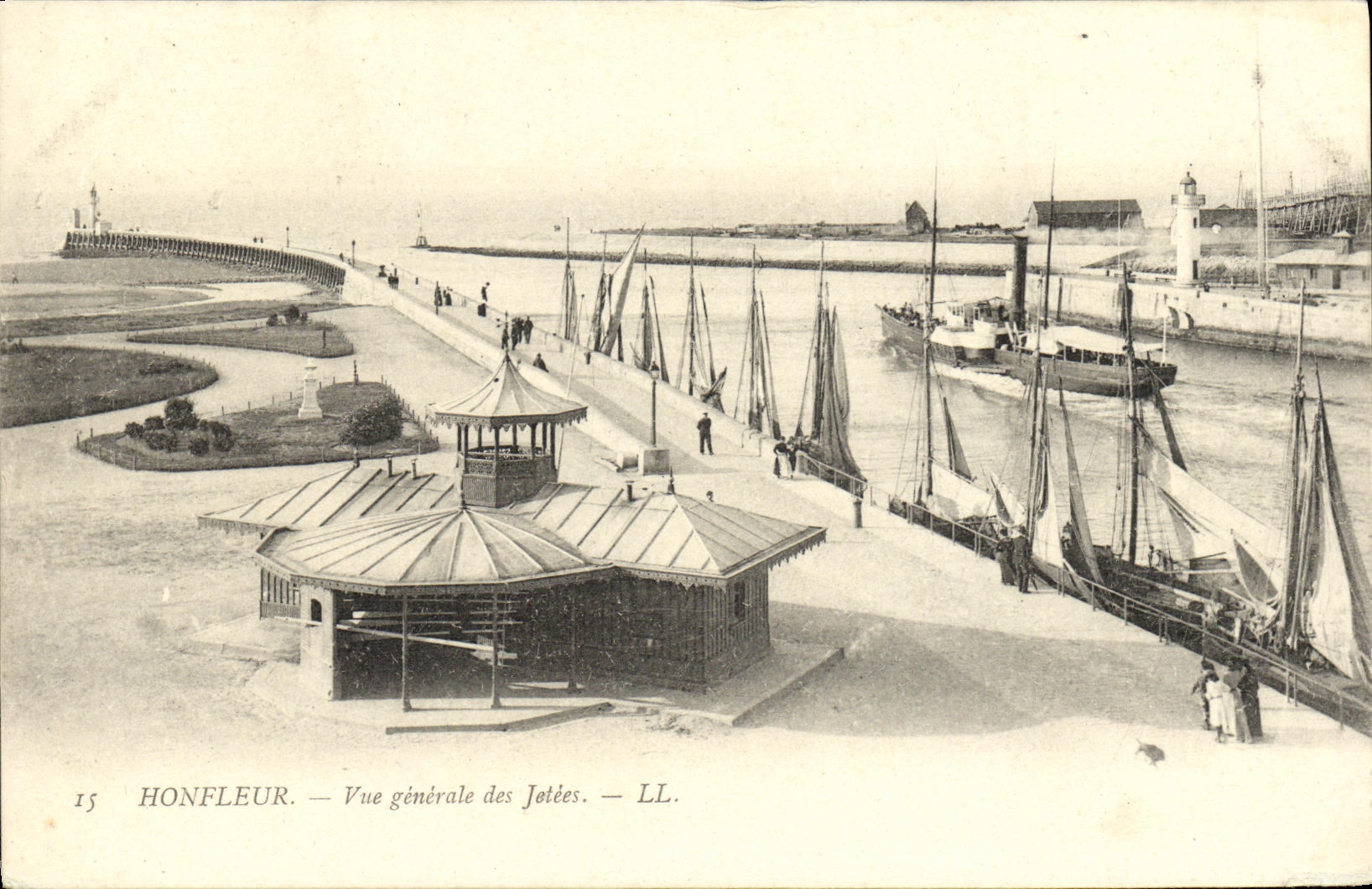 CPA Honfleur Les Jetee Vue Generale Bateaux