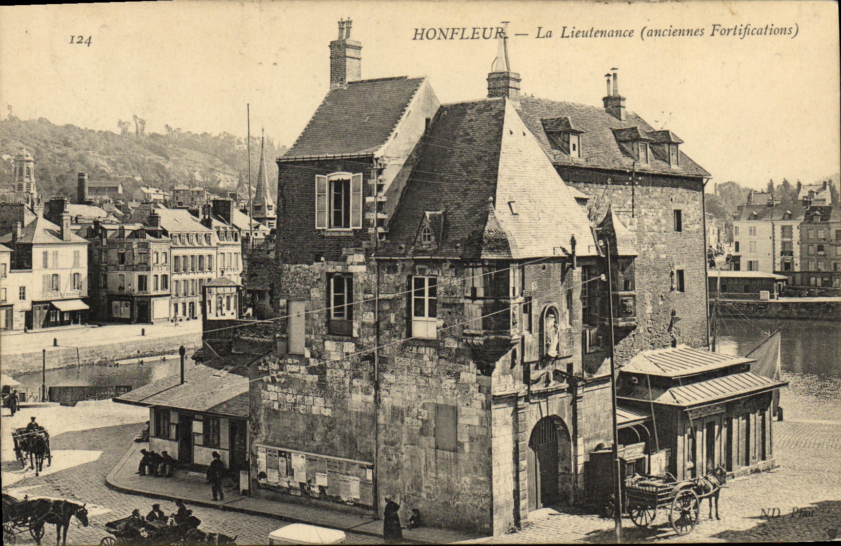 CPA Honfleur La Lieutenance Anciennes fortifications 