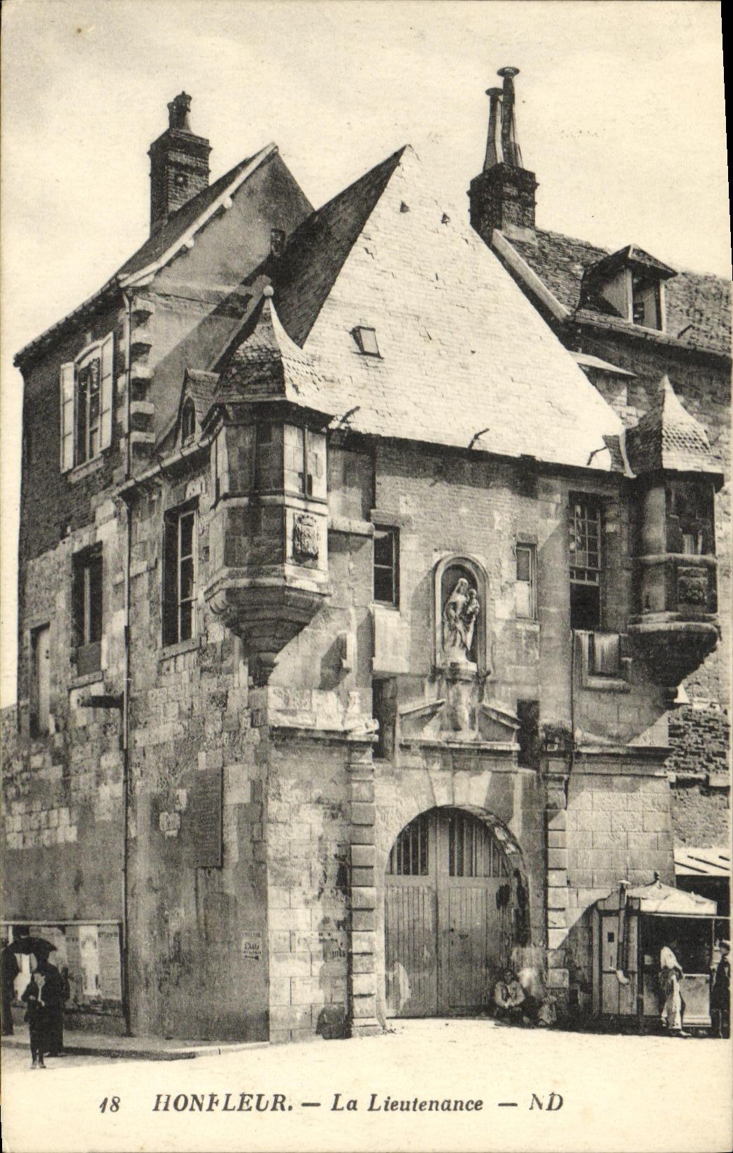 CPA Honfleur La Lieutenance 
