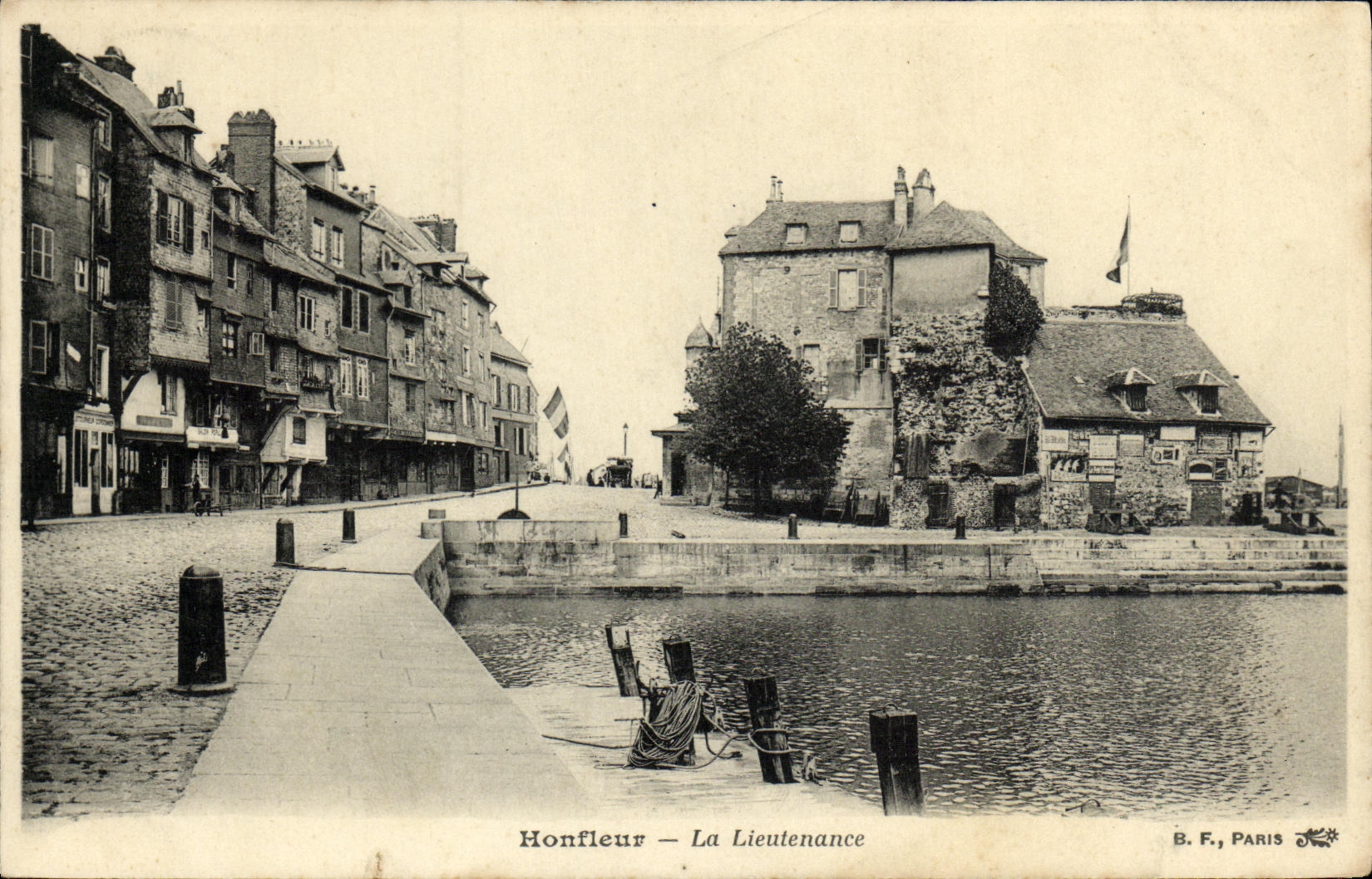 CPA Honfleur La Lieutenance 