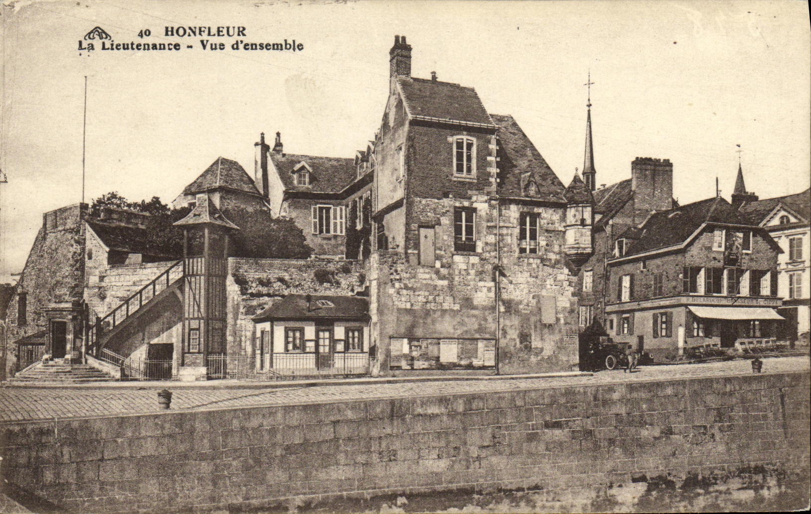CPA Honfleur La Lieutenance Vue d Ensemble