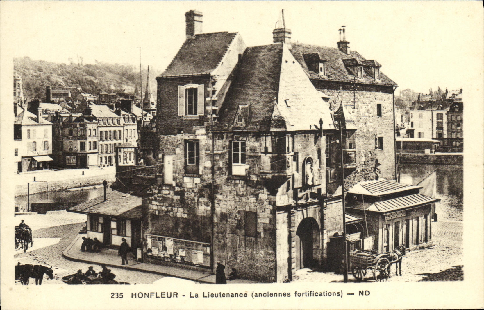 Fortalecimientos de la lugartenencia de Honfleur de la POSTAL de la VENDIMIA viejos