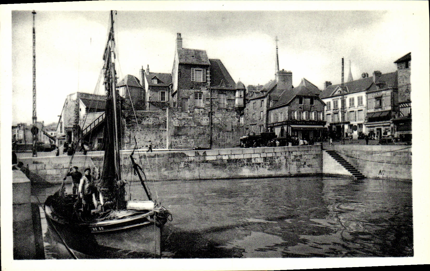 Barco de la lugartenencia de Honfleur de la POSTAL de la VENDIMIA del pecado