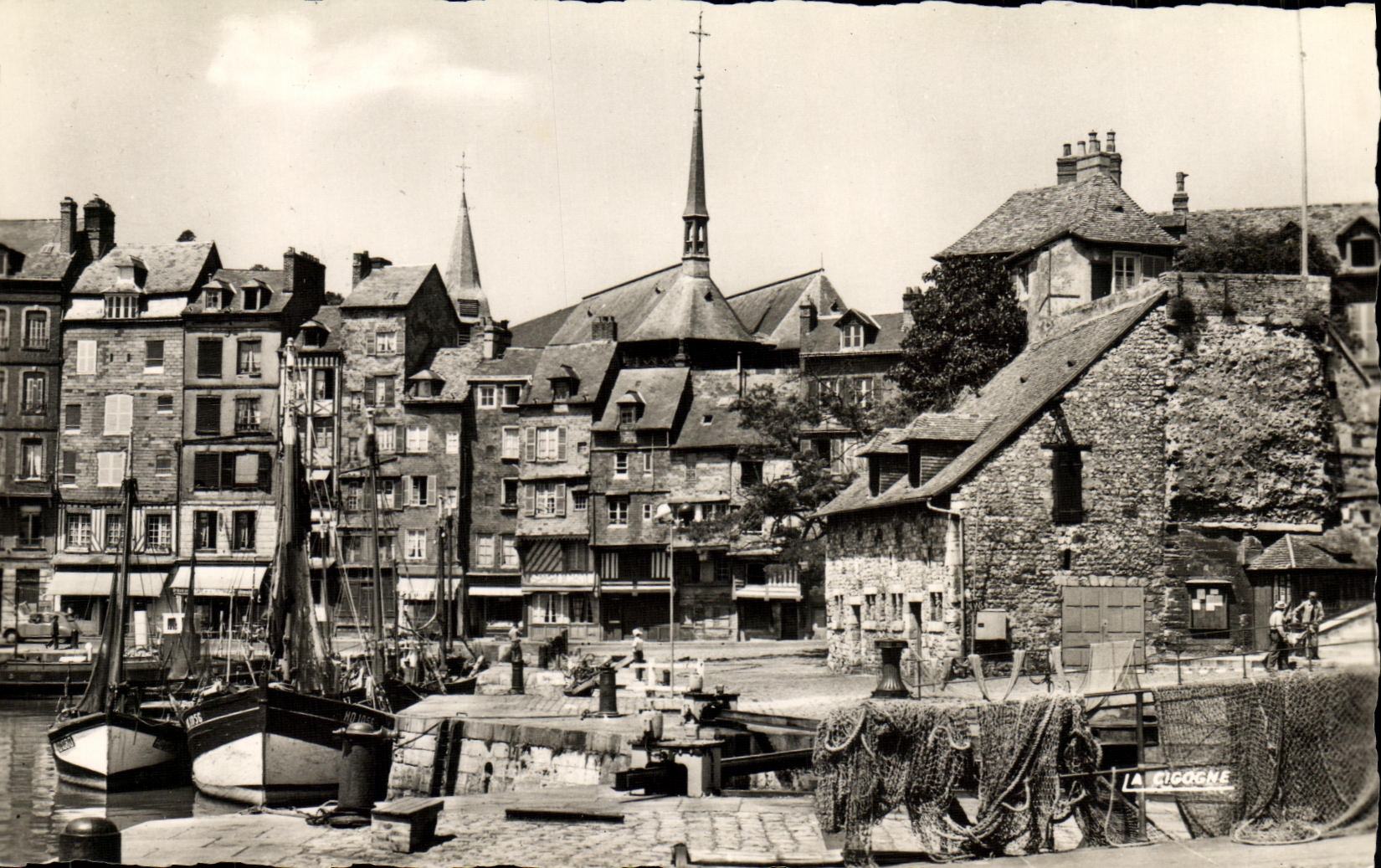 CPM Honfleur La Lieutenance vue des ecluses