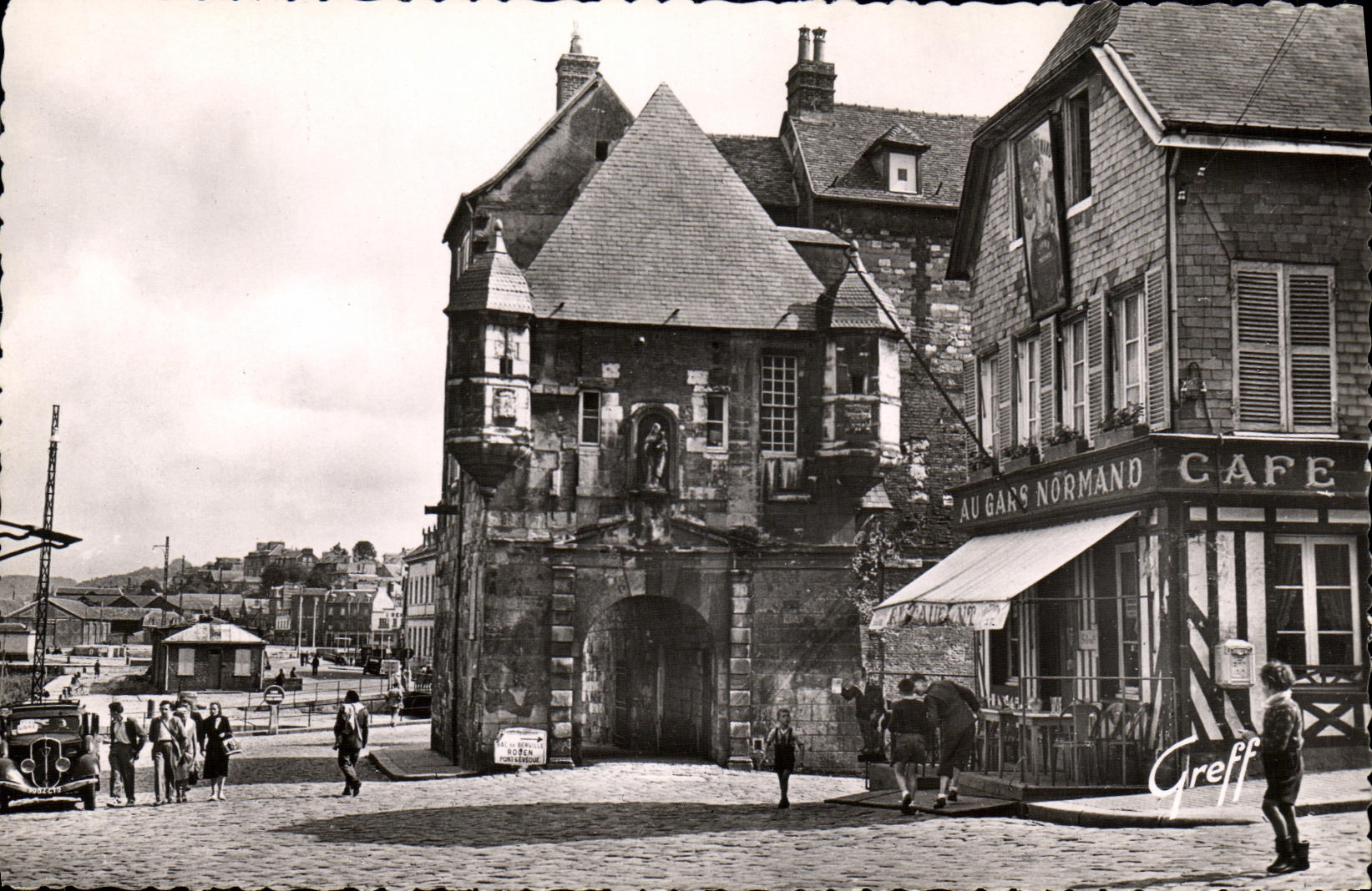 POSTAL MODERNA lugartenencia de Honfleur con el individuo normando