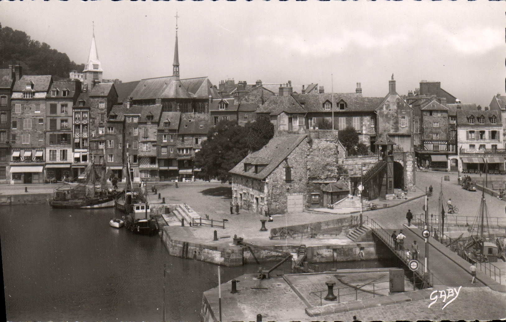POSTAL MODERNA lugartenencia de Honfleur y el lavabo viejo