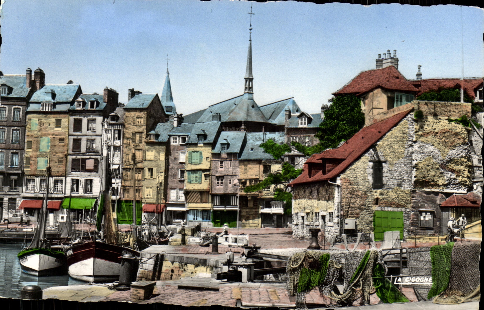 CPM Honfleur La Lieutenance et le Port Bateaux 