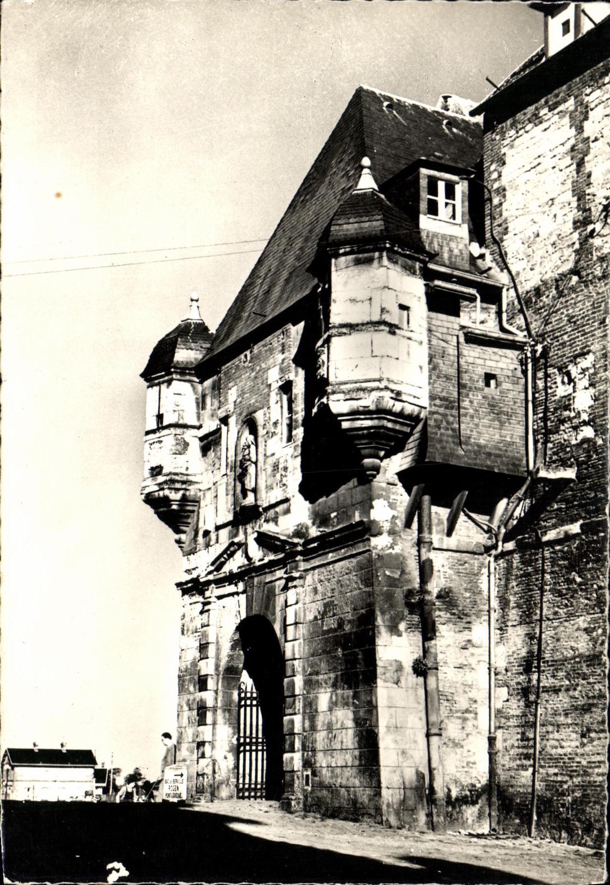 POSTAL MODERNA lugartenencia de Honfleur la puerta de Caen
