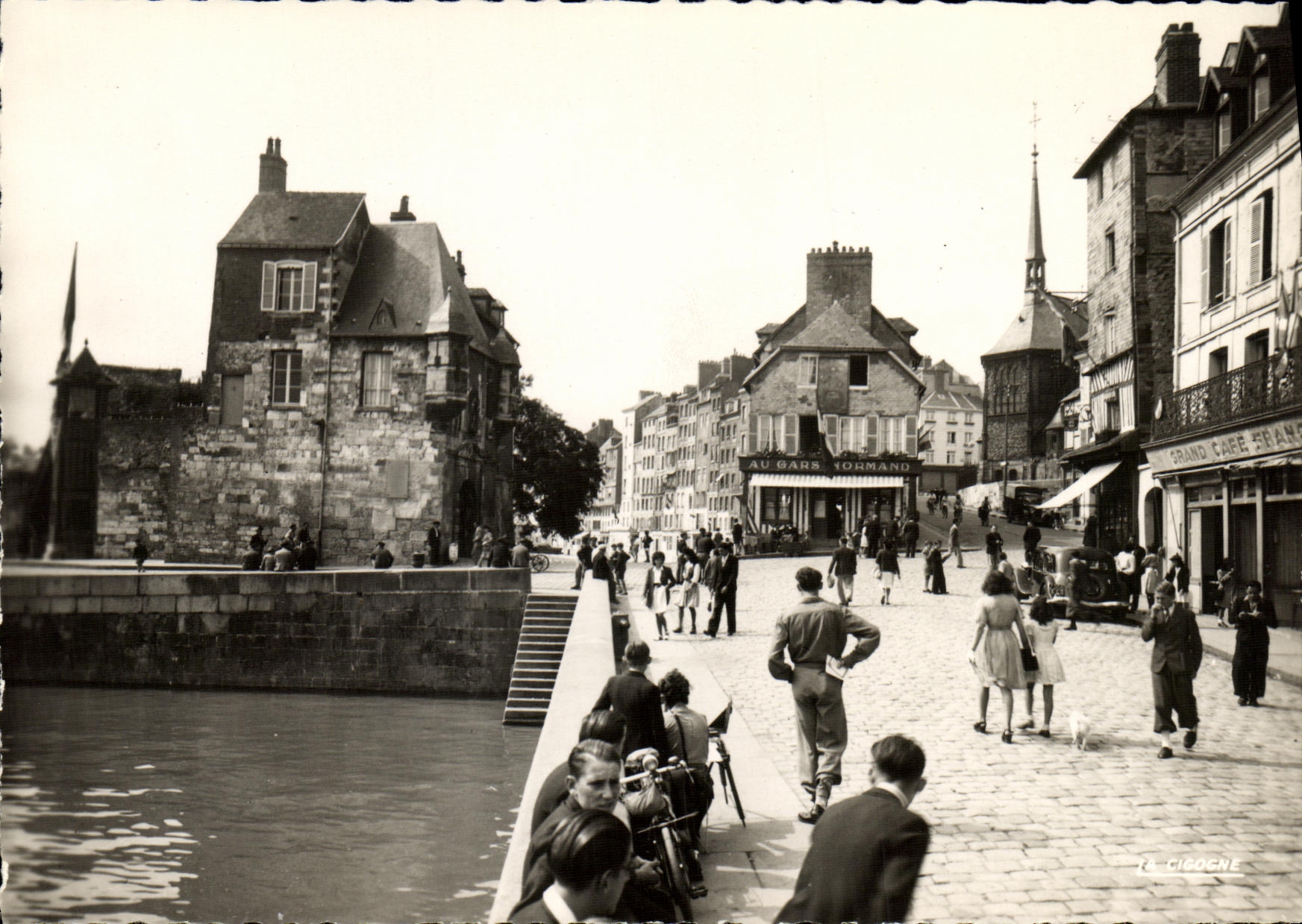 POSTAL MODERNA lugartenencia Beaulieu Quay de Honfleur y lugartenencia