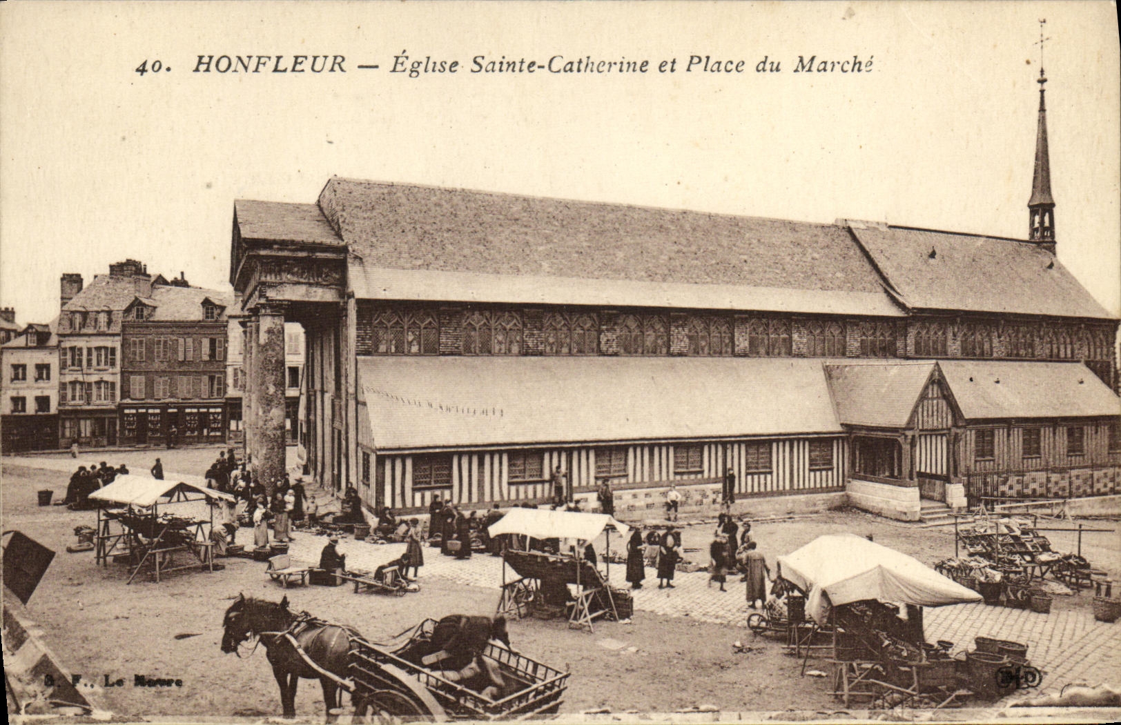 CPA Honfleur Eglise Sainte Catherine et Place du Marche