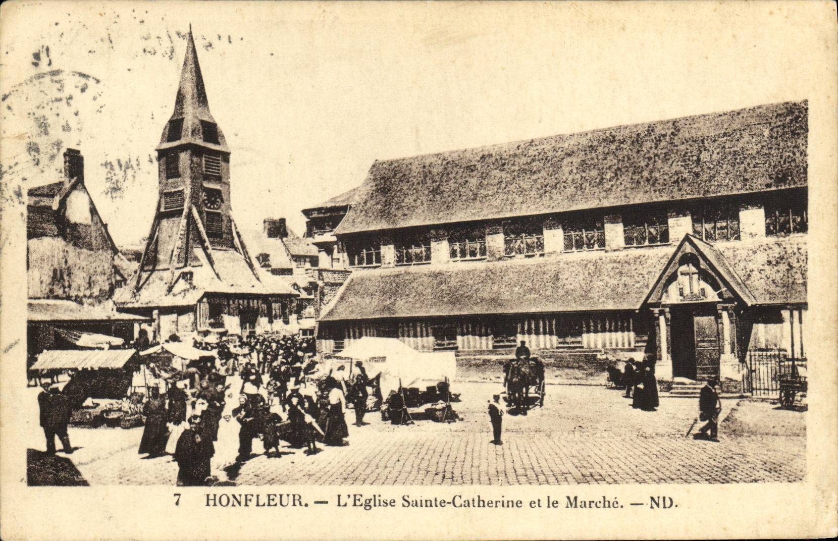 CPA Honfleur Eglise Sainte Catherine et Place du Marche
