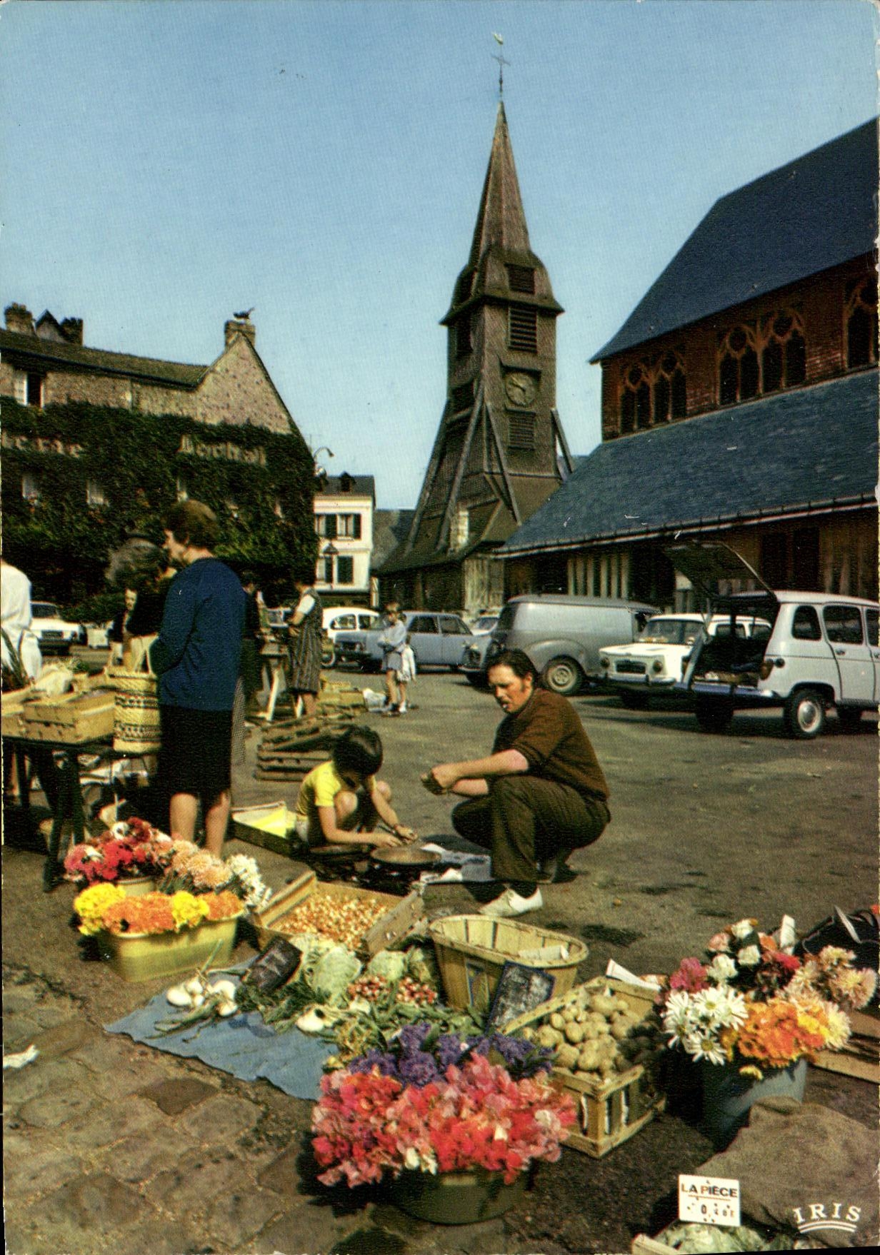 CPM Honfleur L Eglise Sainte Catherine et le Marche