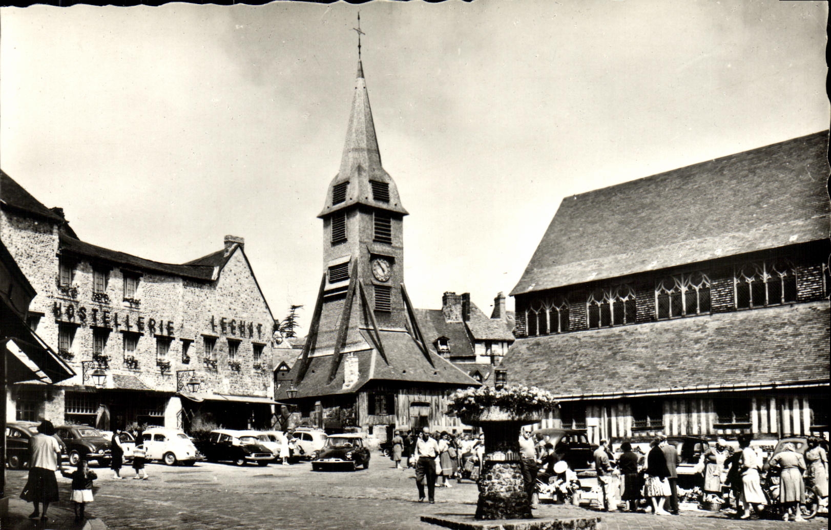 POSTAL MODERNA Honfleur el lugar co Catherine y mercado