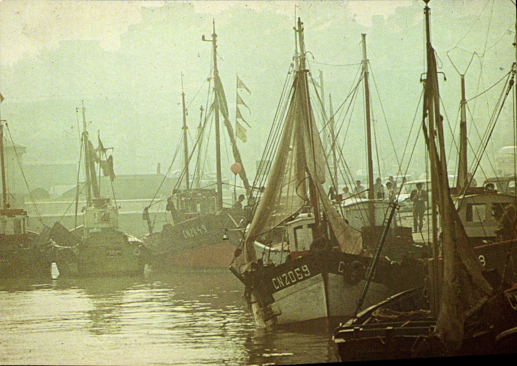POSTAL MODERNA niebla de Honfleur en los barcos portuarios