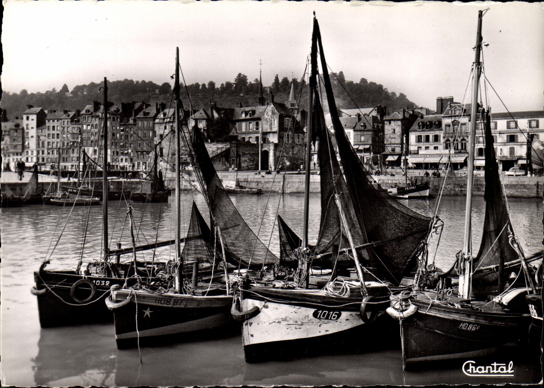CPM Honfleur Le Port Bateaux 