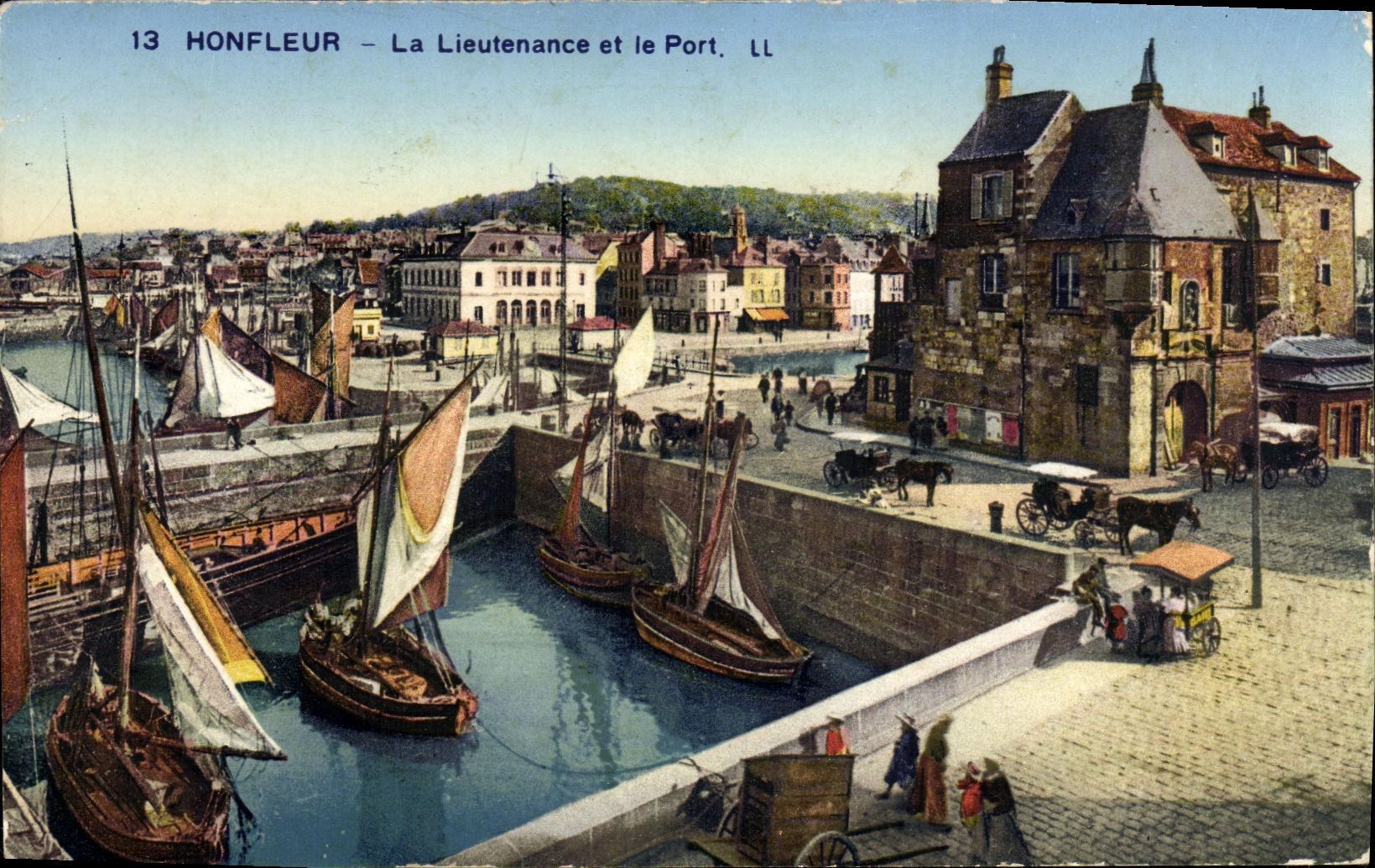 CPA Honfleur La Lieutenance et le Port