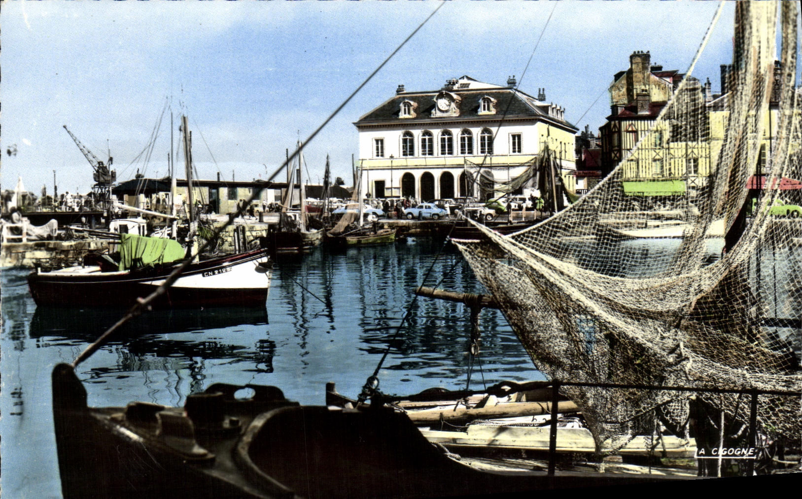 CPA Honfleur Le Port et l Hotel de Ville Bateaux