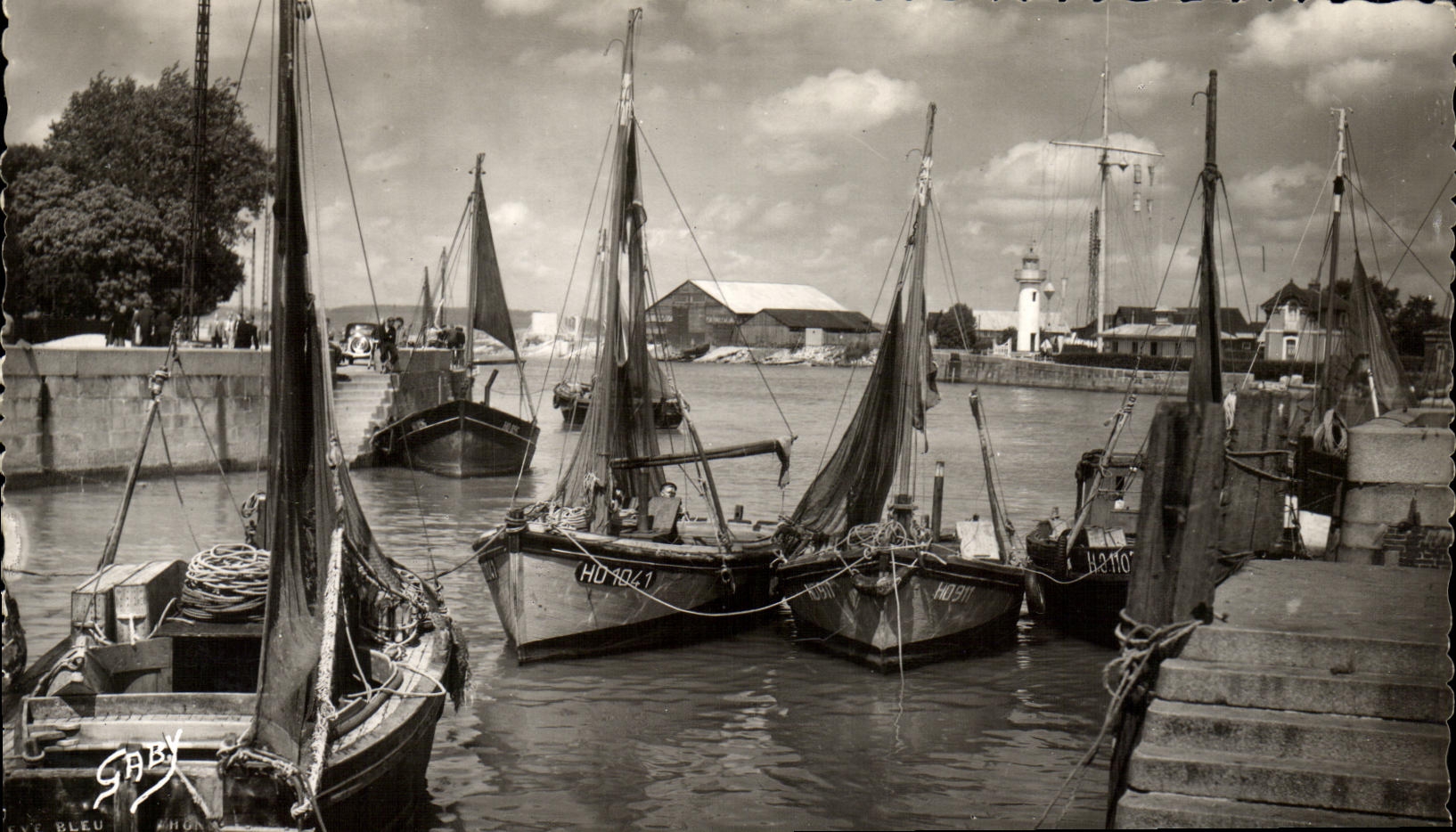 CPM Honfleur Le Port Bateaux