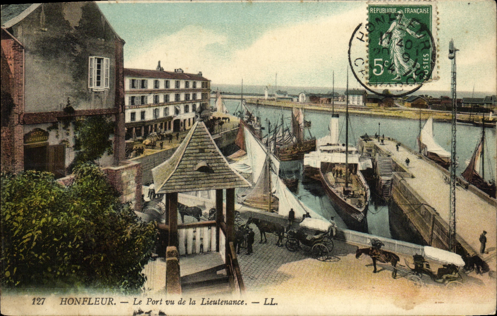 CPA Honfleur Le Port vu de la Lieutenance Bateaux