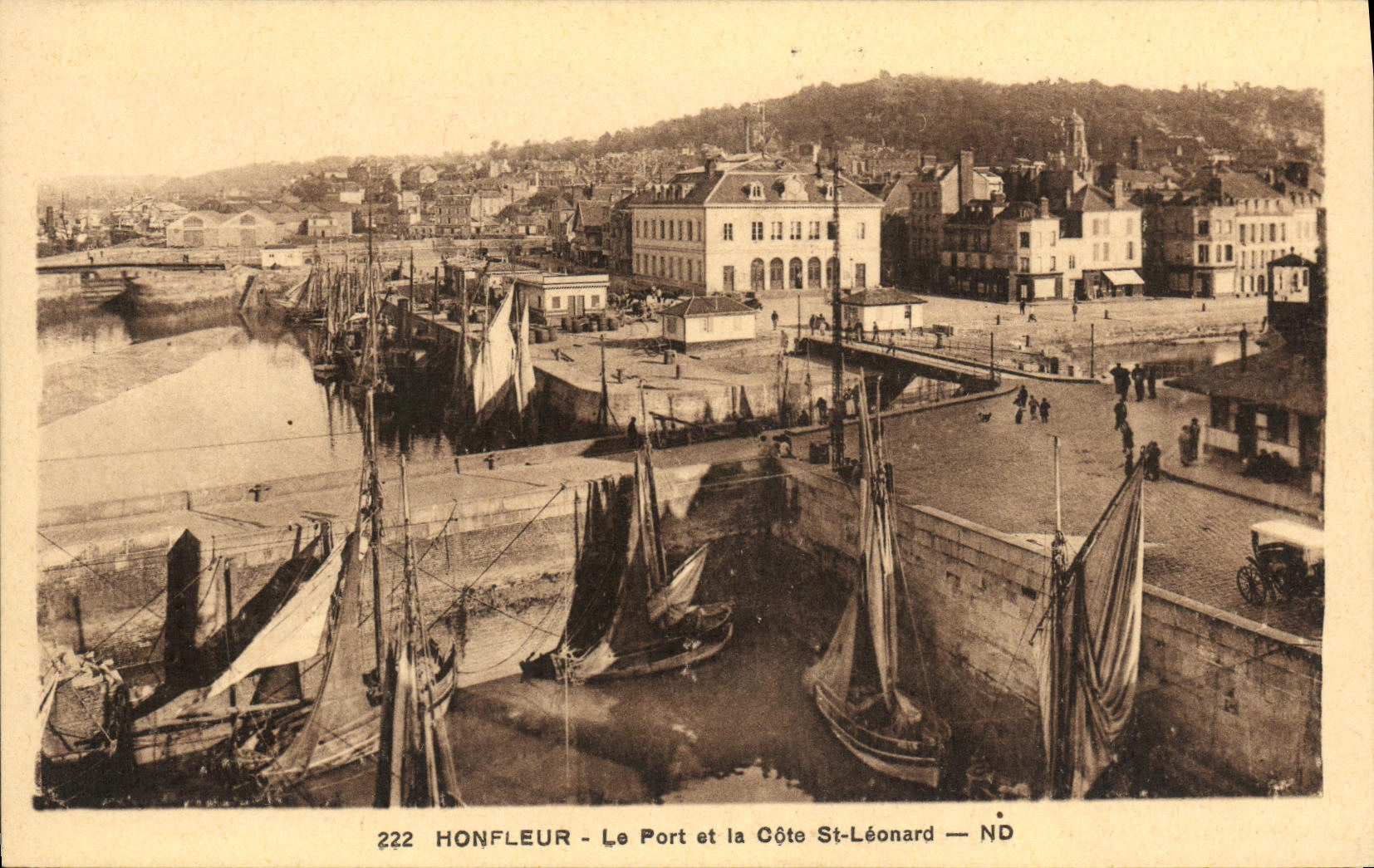 POSTAL Honfleur de la VENDIMIA el puerto y los barcos del St Leonard de la dimension