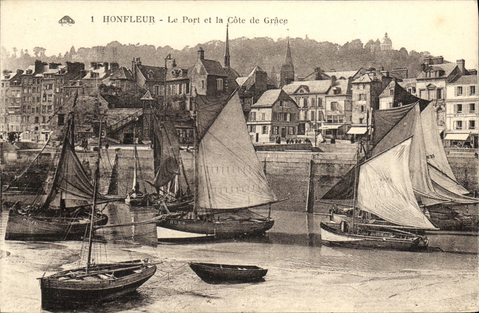 CPA Honfleur Le Port et la Cote de Grace Bateaux