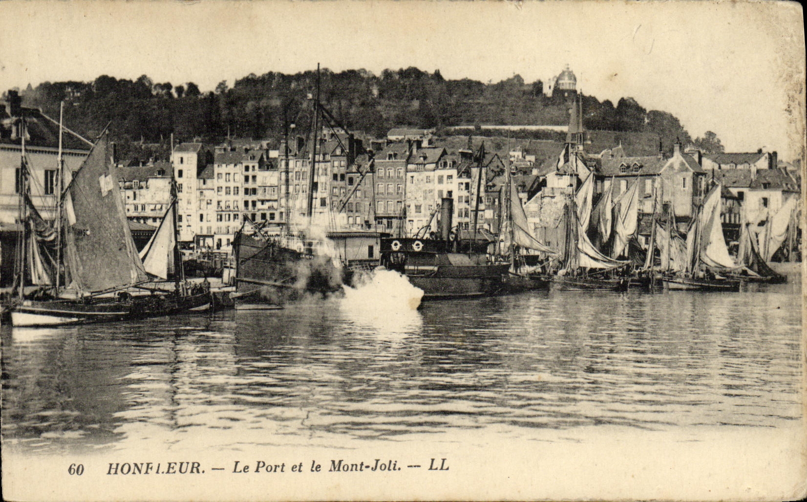 CPA Honfleur Le Port et le Mont Joli Bateaux