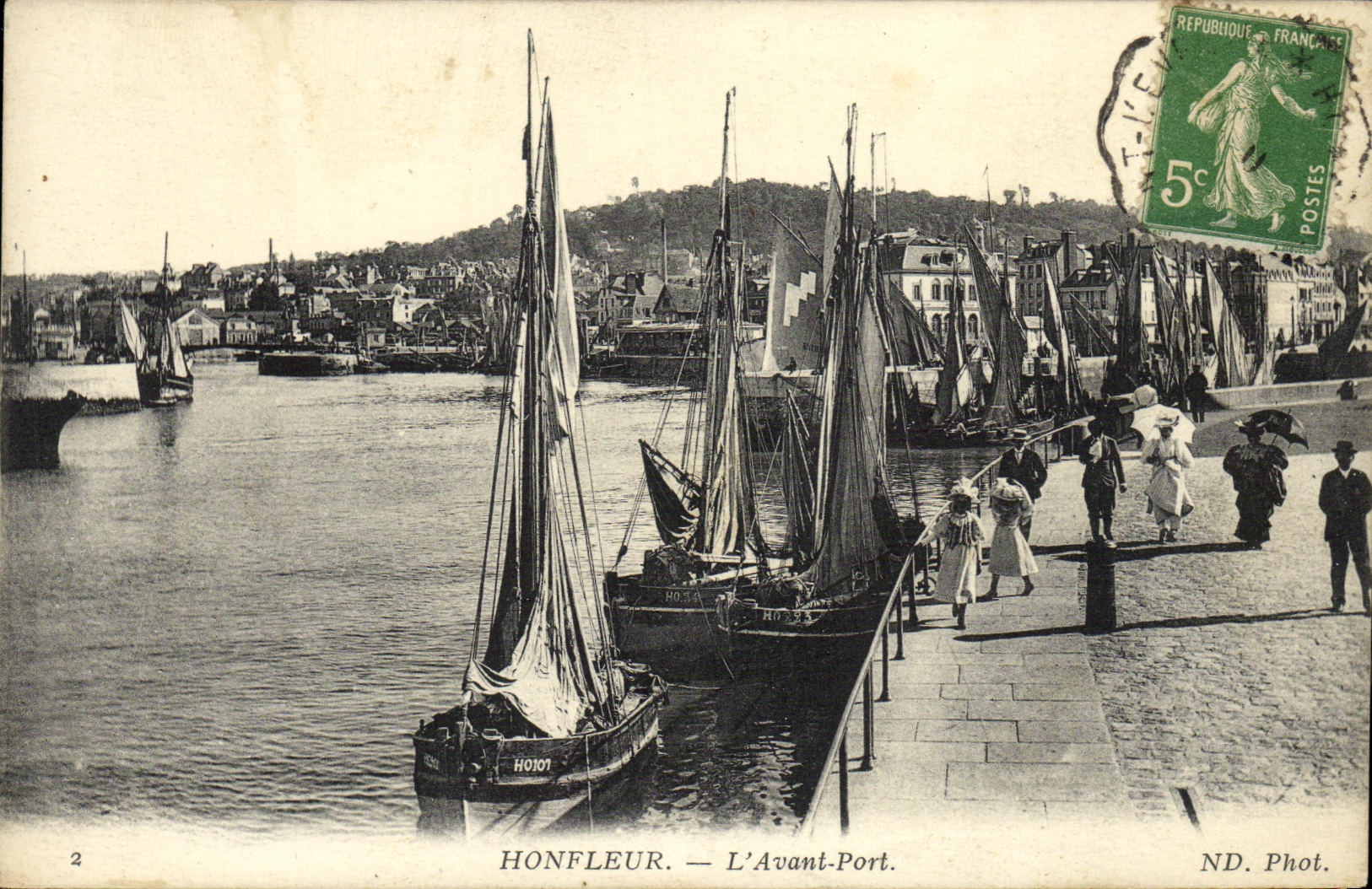 CPA Honfleur L Avant Port Bateaux