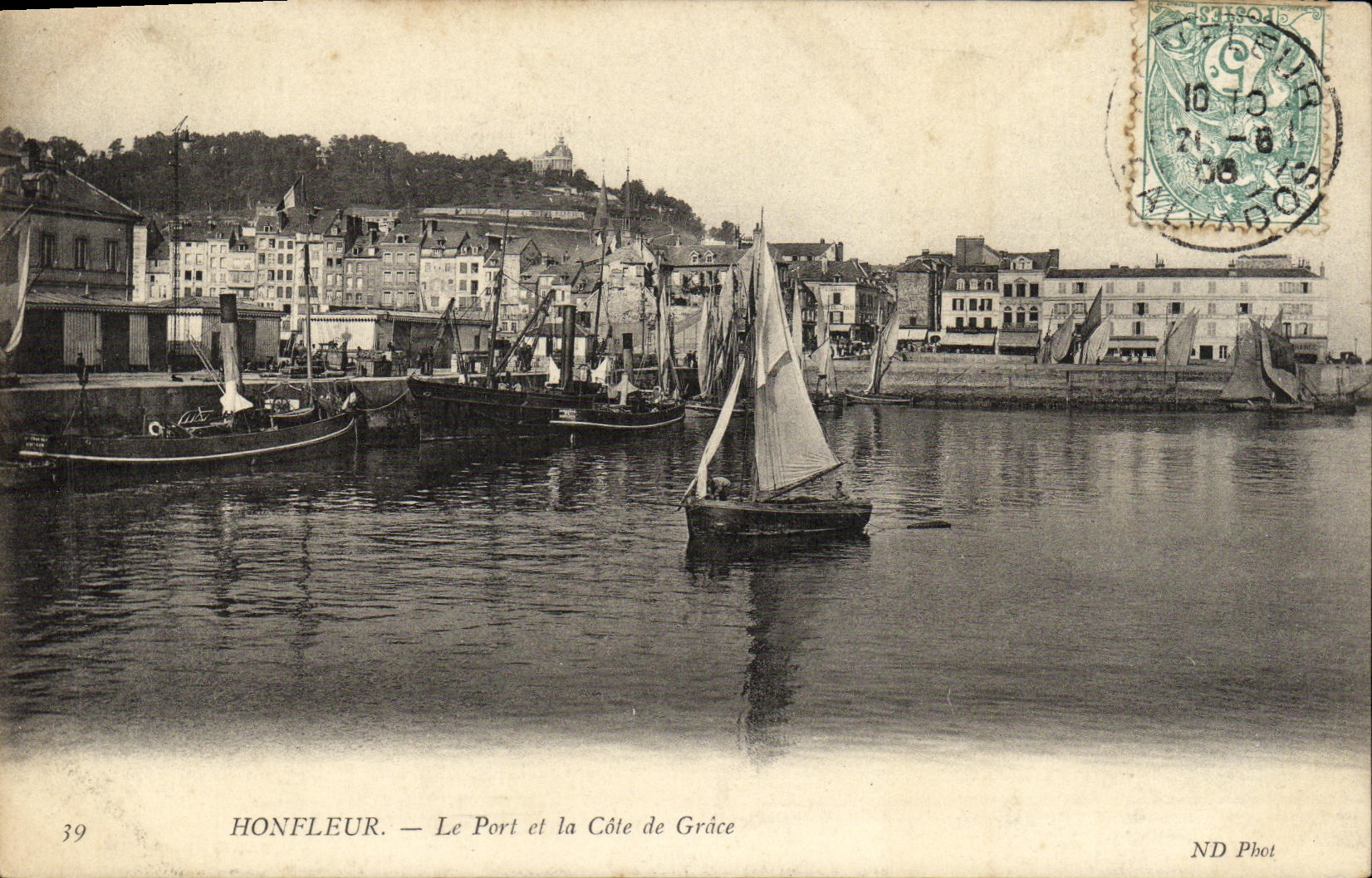 CPA Honfleur Le Port et la Cote de Grace Bateaux