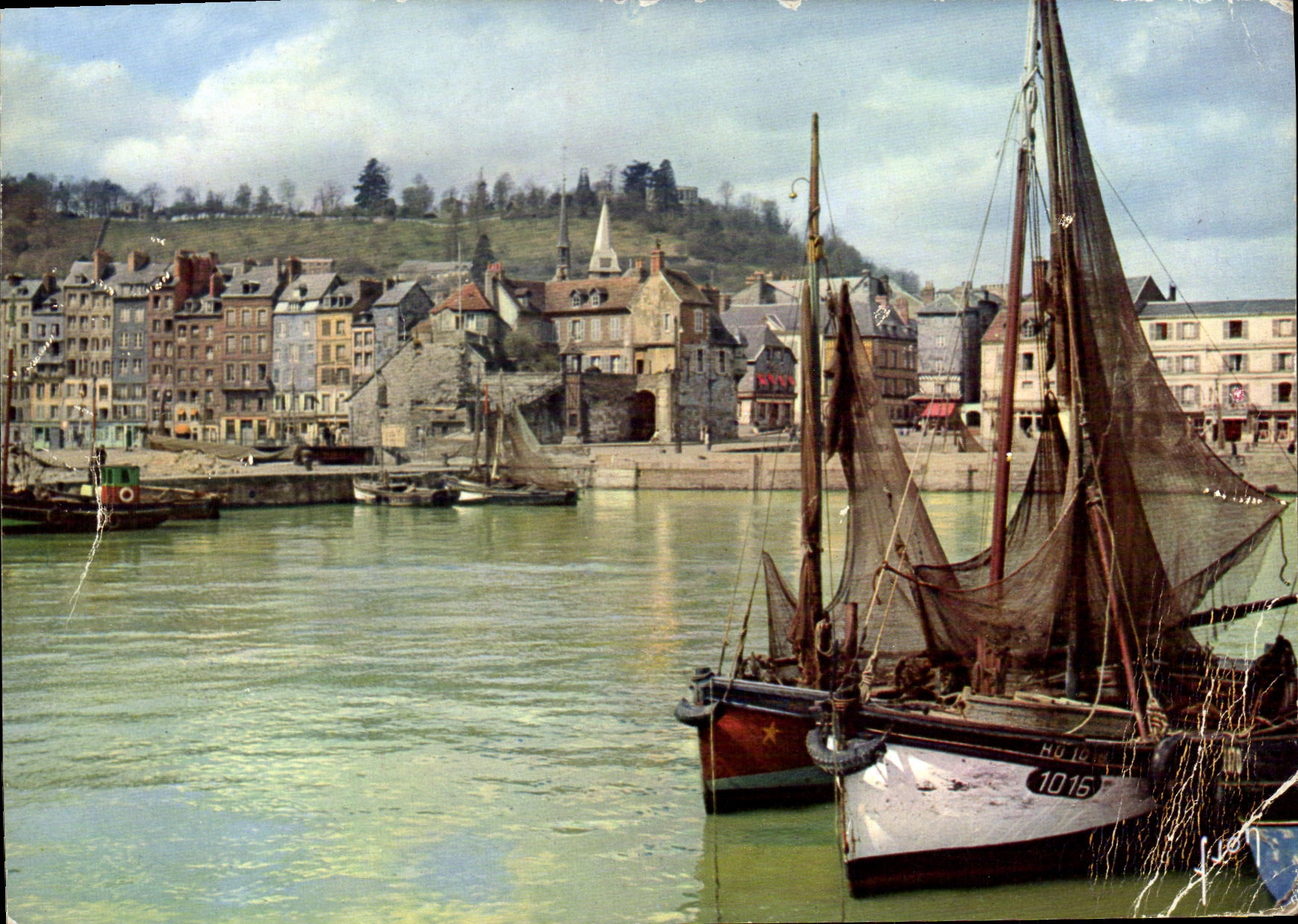 POSTAL MODERNA Honfleur el puerto y los muelles Beaulleu y Fostin