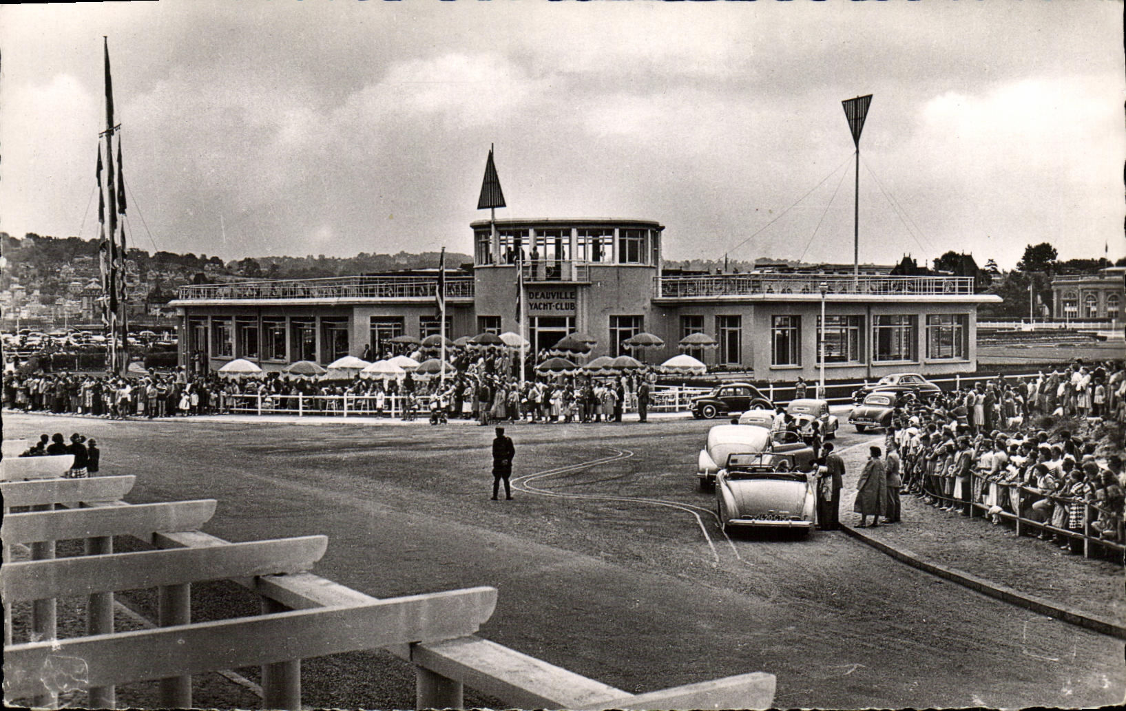 CPA Deauville La Plage Fleurie Yachting Club