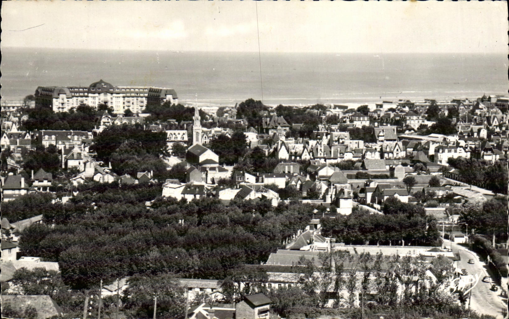 CPM Deauville Vue generale