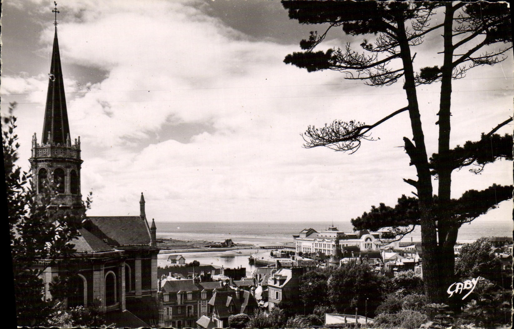 CPM Trouville Deauville Vue d ensemble