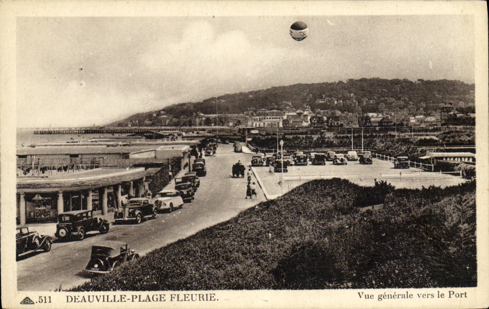 CPA Deauville Plage Vue generale vers le Port