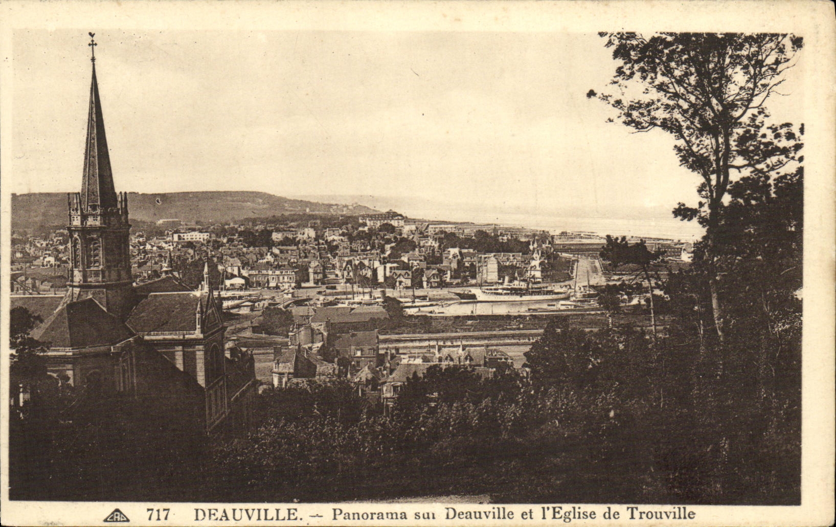 CPA Deauville Panorama sud Deauville et l Eglise de Trouville