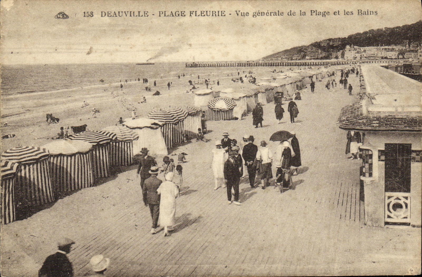 CPA Deauville Plage Fleurie Vue generale de la Plage et les Bains