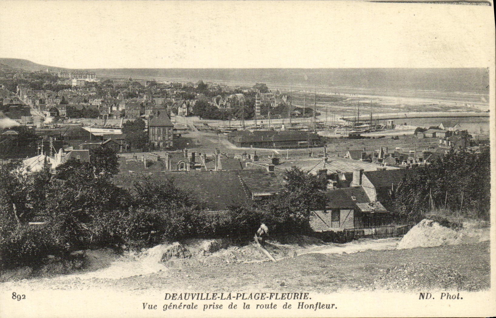 CPA Deauville la Plage Fleurie Vue generale prise de la route de Honfleur